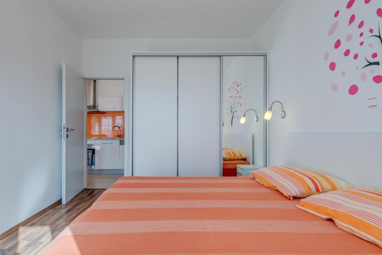 Pikolo Apartments Omis Tice Bagian luar foto