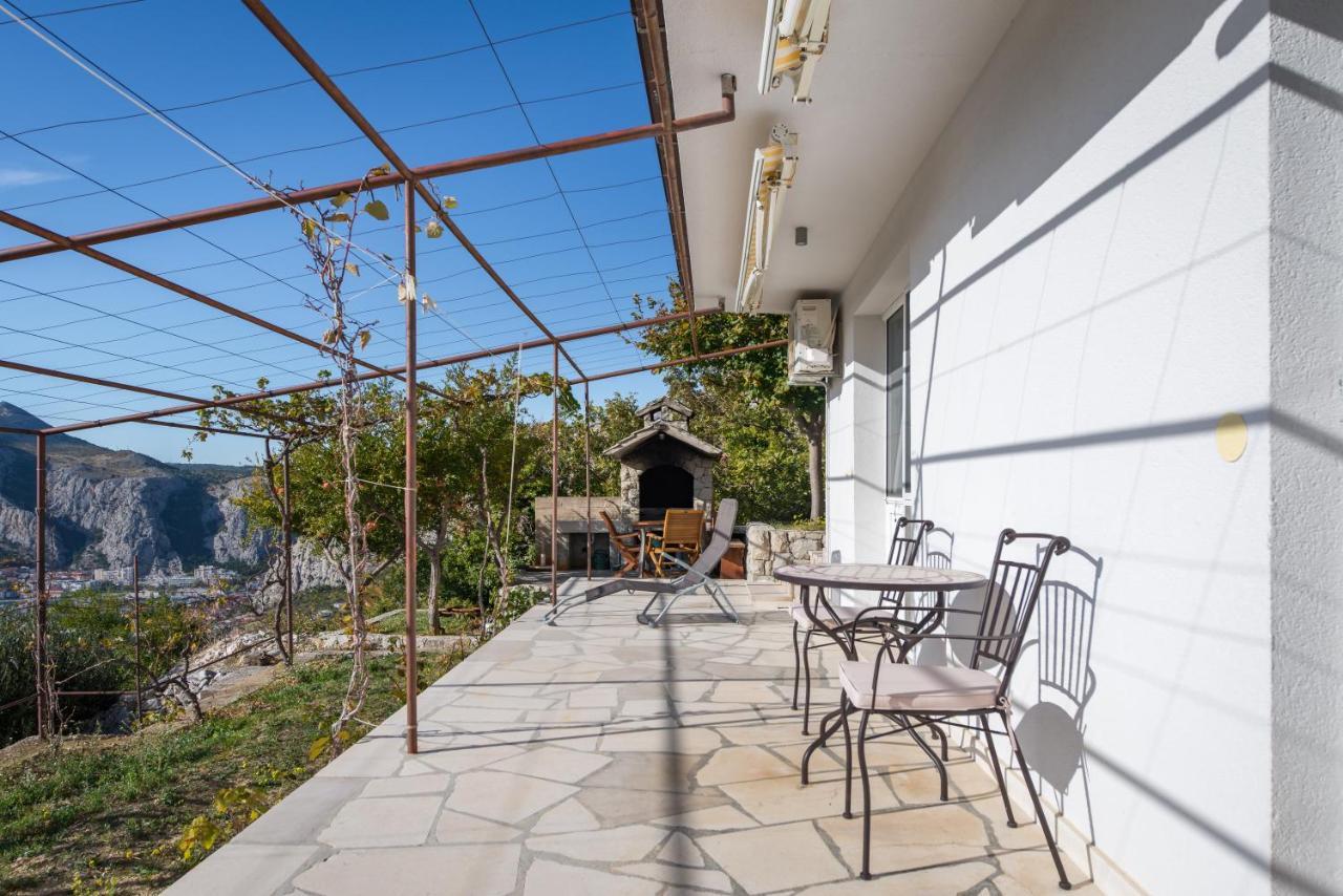 Pikolo Apartments Omis Tice Bagian luar foto